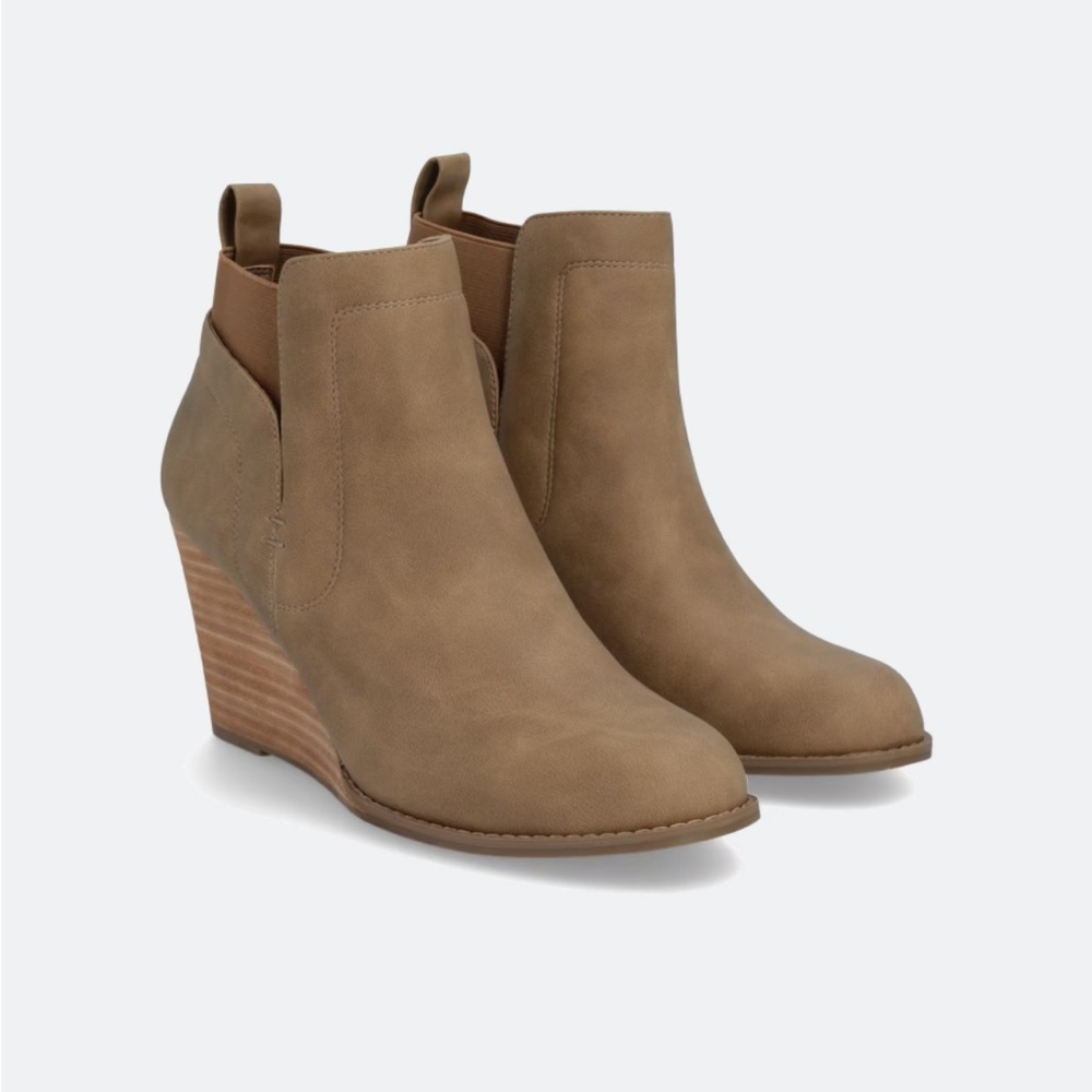 DV by Dolce Vita Tan Wedge Goldie Booties Size 8